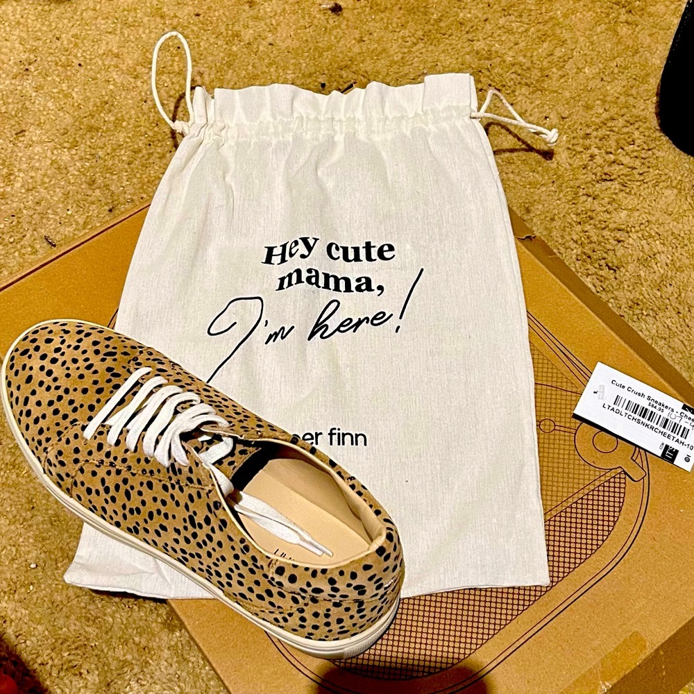 Piper Finn Sneakers Womens Size 10‎ Cheetah Lace-Up Round Toe.  Leather upper.